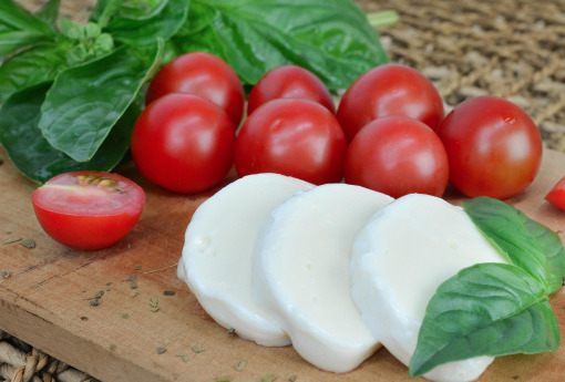 fresh basil tomato mozzarella